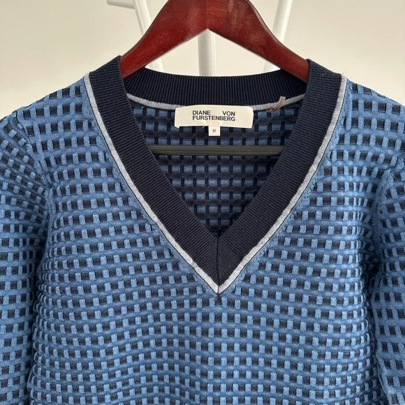 Diane Von Furstenberg Textured Crop Stretchy Blue V-Neck Sweater - Picture 3 of 9